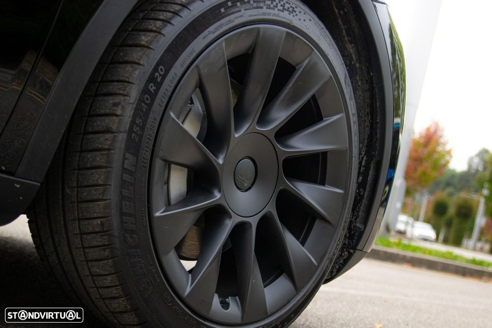 Tesla Model Y Long Range Dual Motor AWD - 17