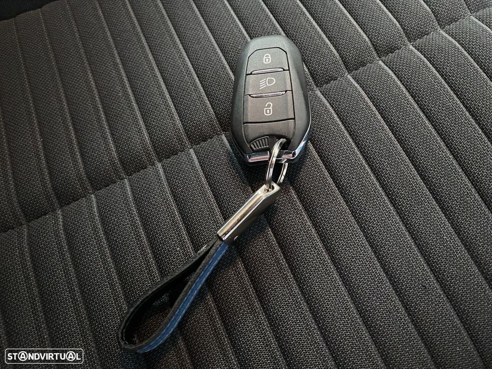 Peugeot e-2008 50 kWh Active Pack - 21
