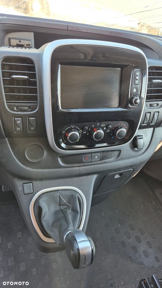 Renault Trafic Grand 2.0 dCi EDC - 17