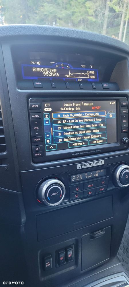 Mitsubishi Pajero - 12