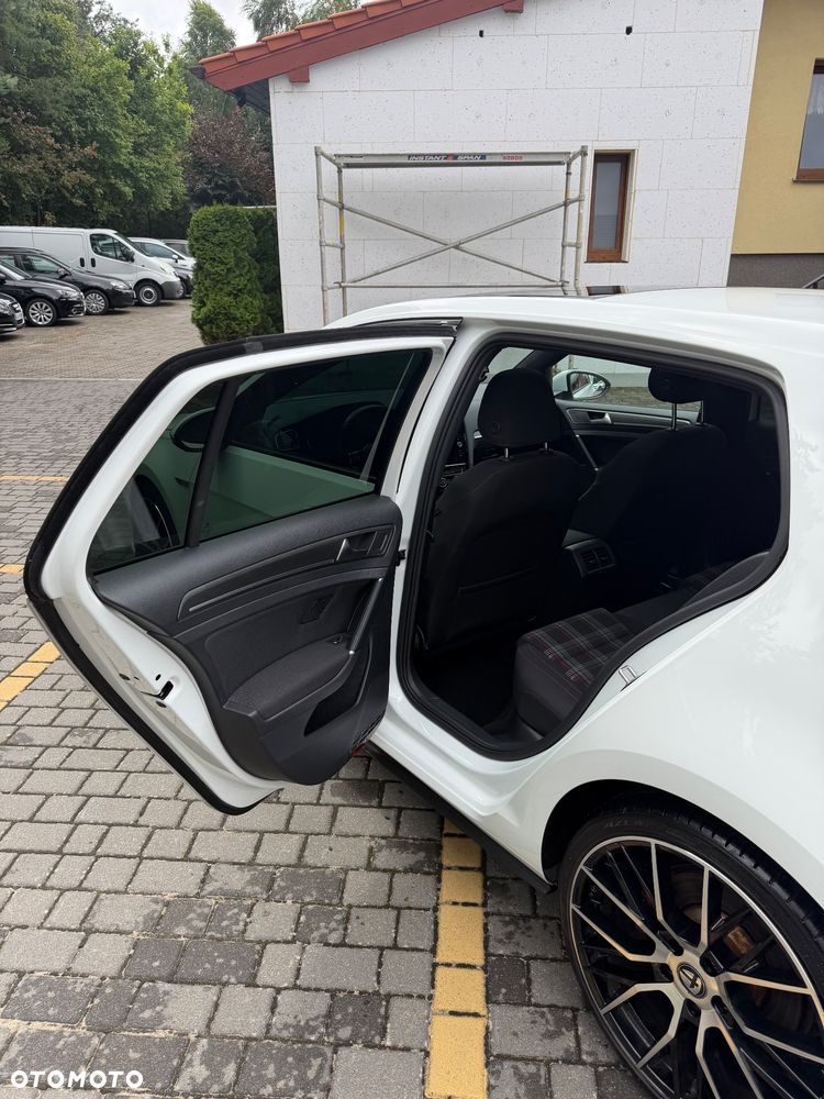Volkswagen Golf GTI (BlueMotion Technology) - 21