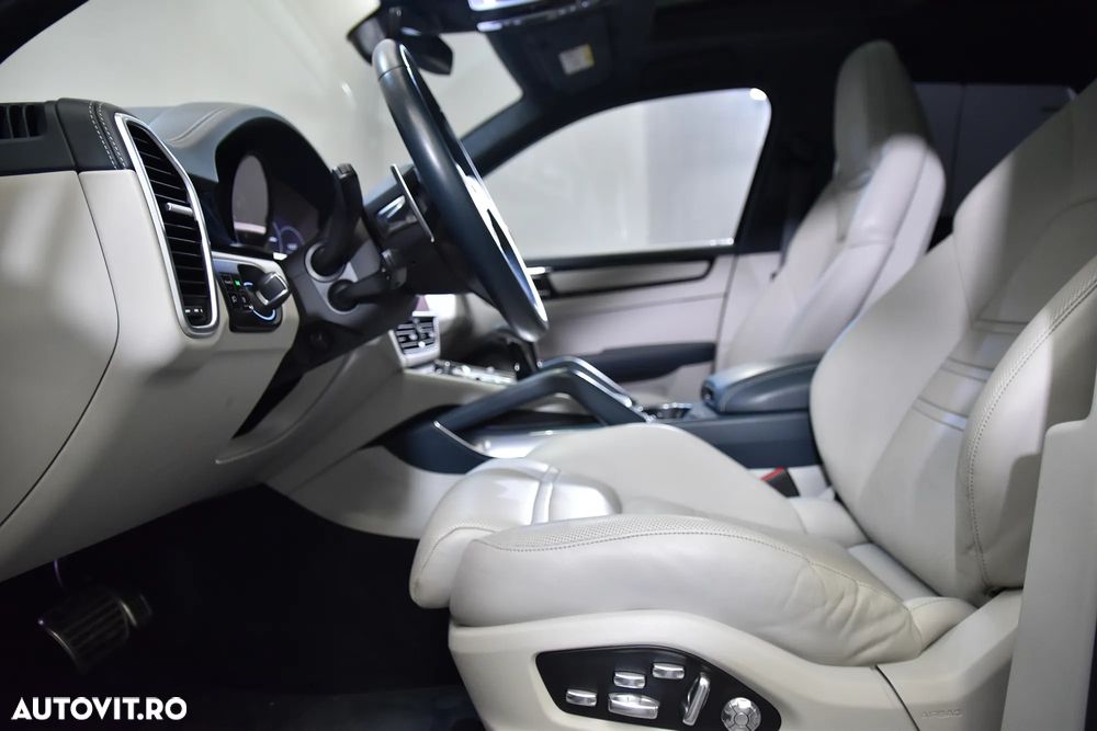 Porsche Cayenne Turbo - 26