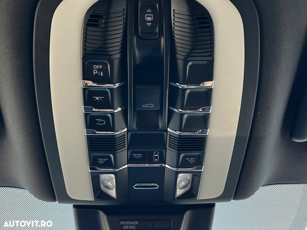 Porsche Macan - 28