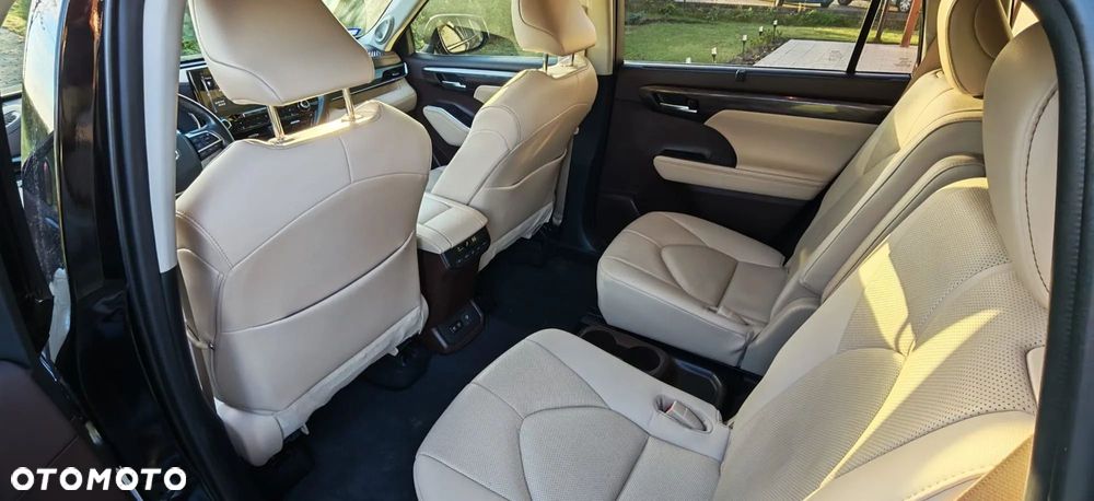 Toyota Grand Highlander - 9