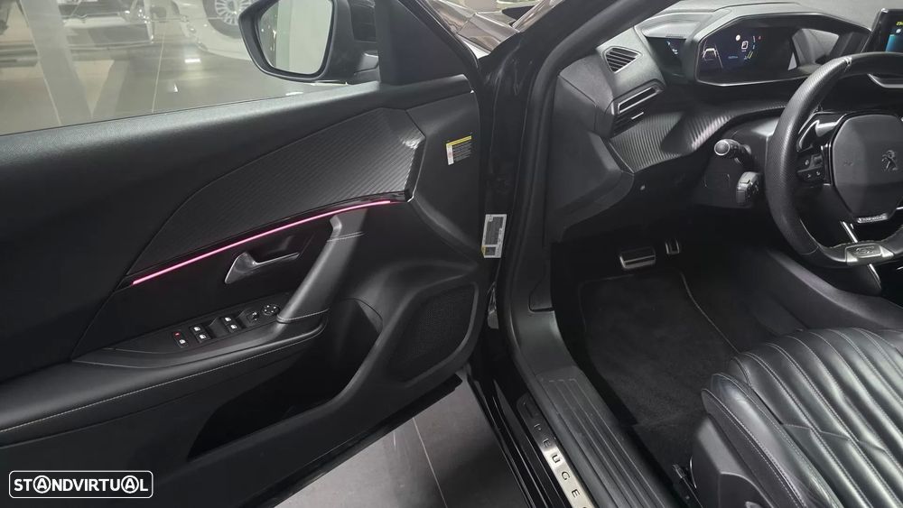 Peugeot e-2008 50 kWh GT Pack - 4