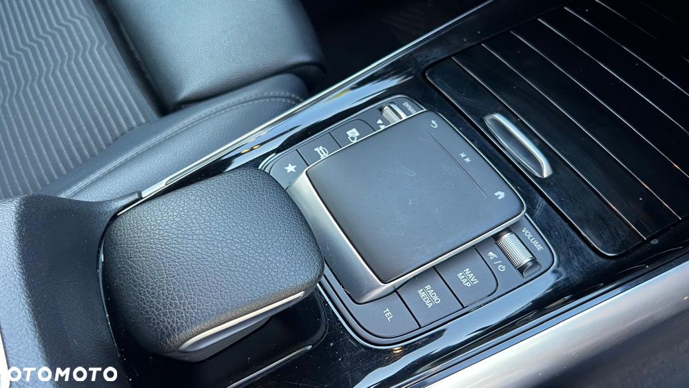 Mercedes-Benz GLA 200 - 13