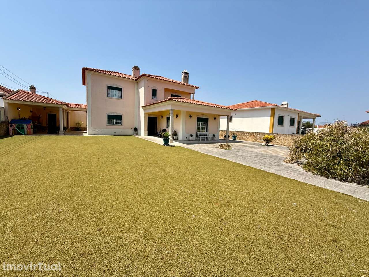 Moradia com garagem e jardim espaçoso - entre Caldas Rainha e Óbidos - Grande imagem: 3/36