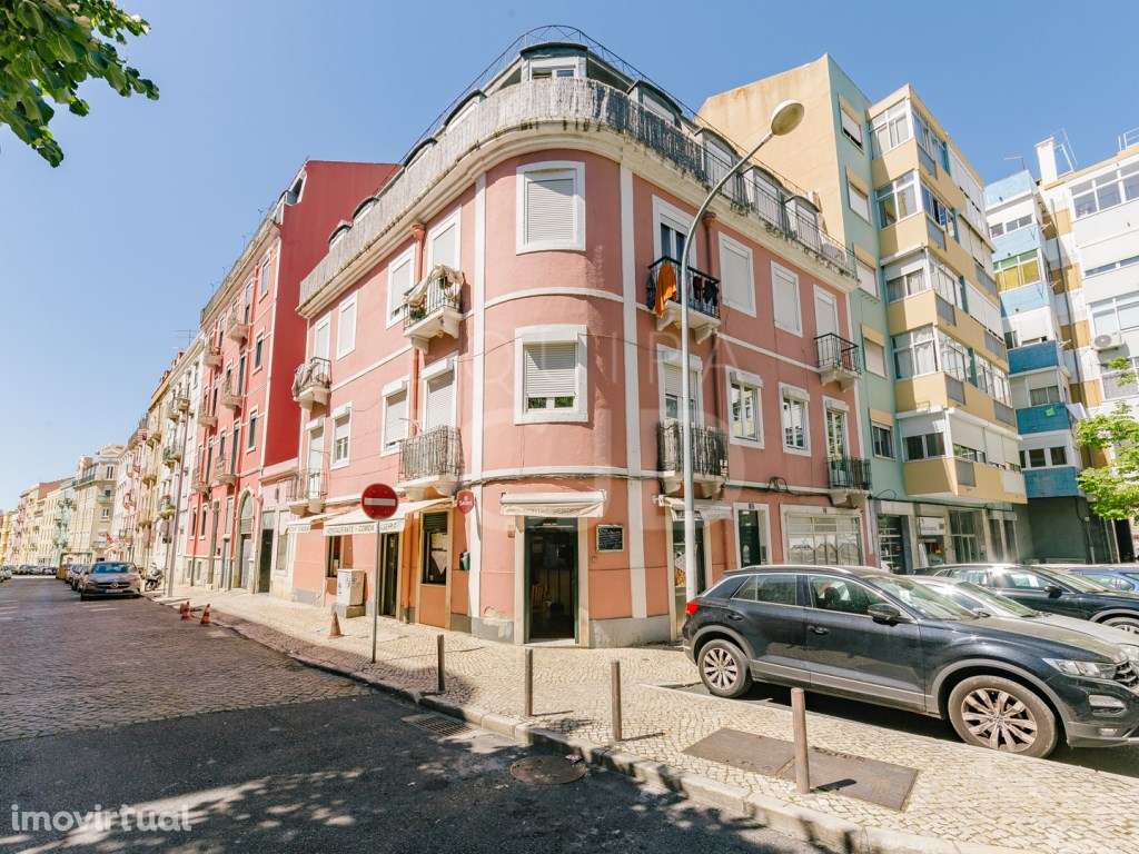 Restaurante situado junto à Praça Paiva Couceiro, na Rua Saraiva Lima. - Grande imagem: 3/22