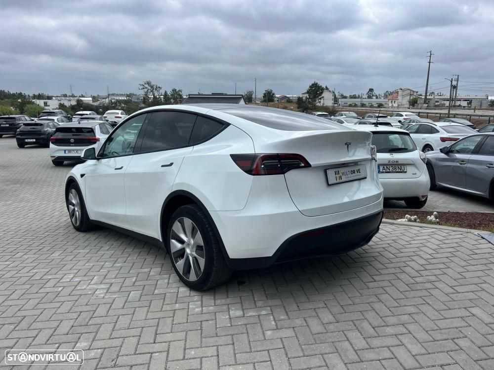 Tesla Model Y Standard RWD - 4