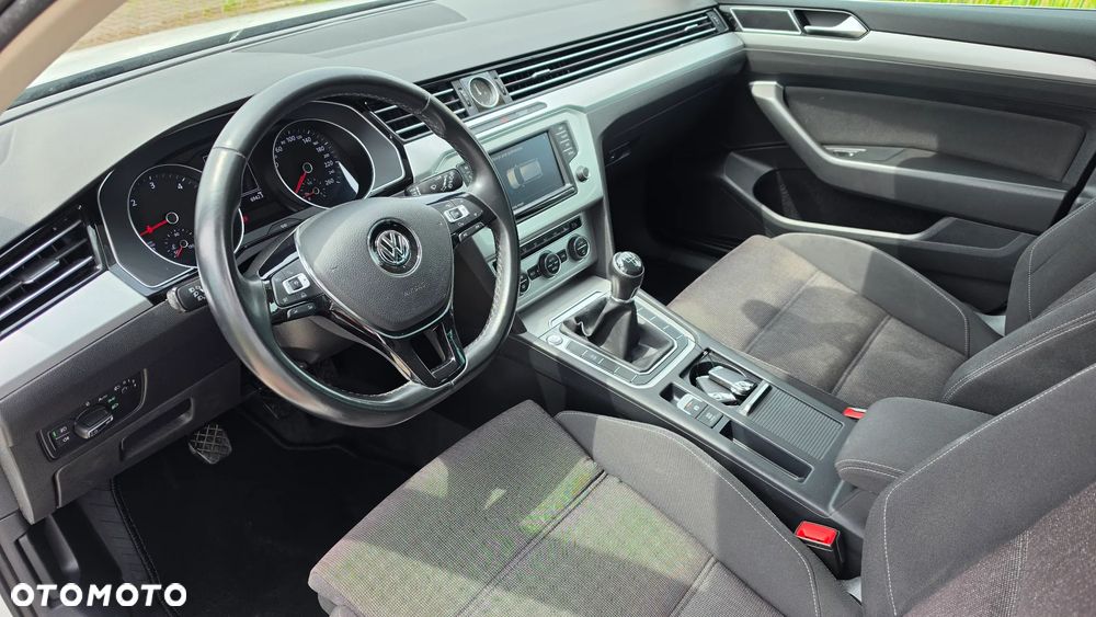 Volkswagen Passat Variant 2.0 TDI (BlueMotion Technology) Trendline - 9