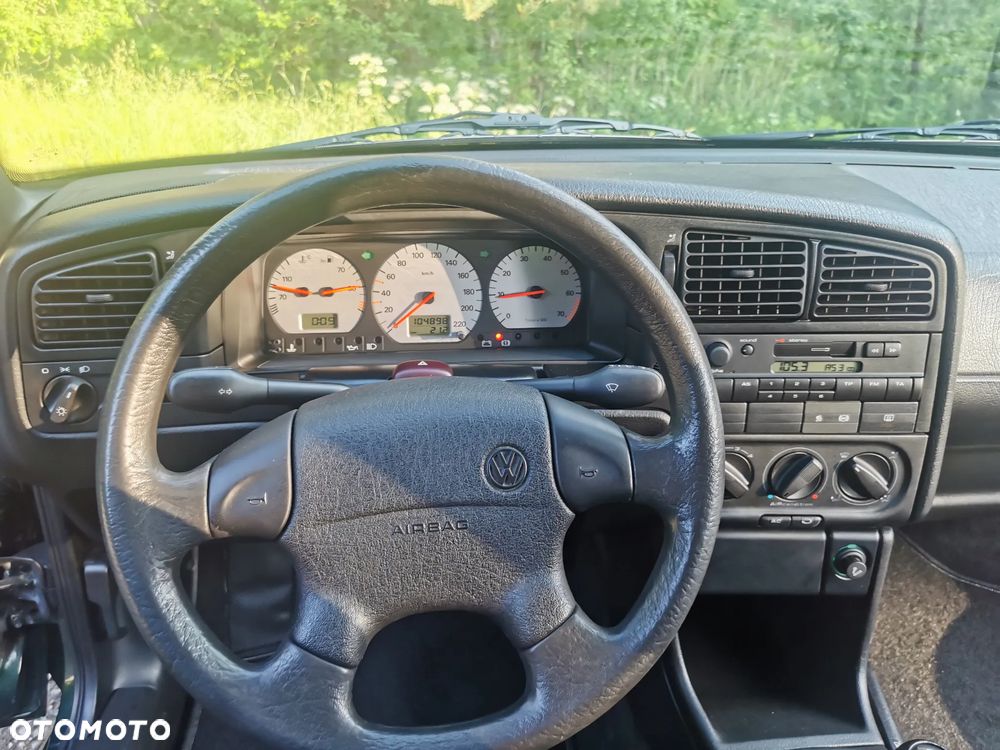Volkswagen Passat 1.8 GL - 40
