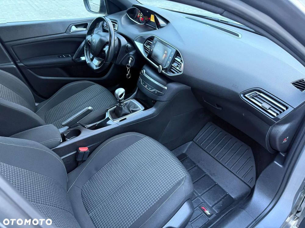 Peugeot 308 1.2 PureTech GPF Allure S&S - 12