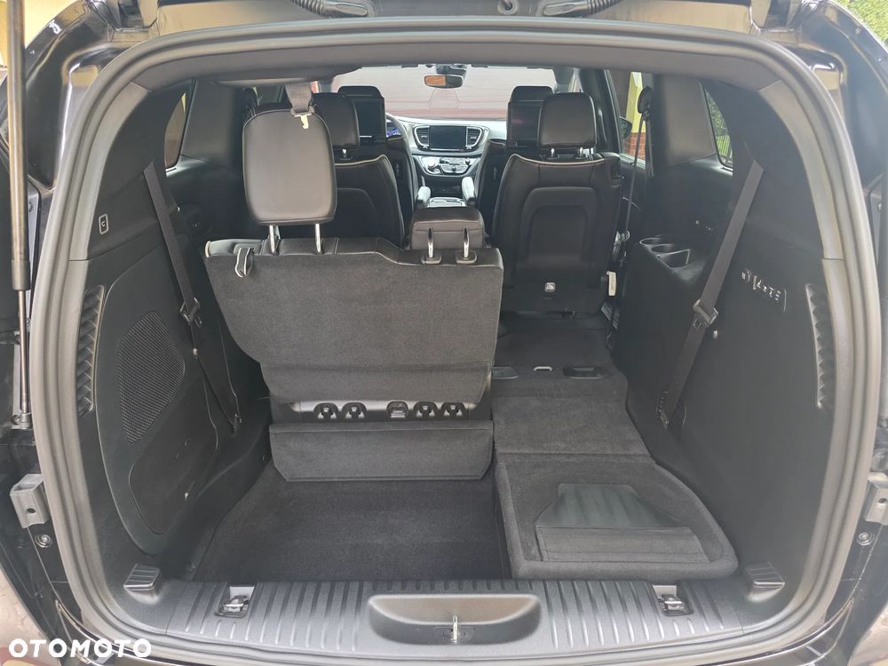 Chrysler Pacifica - 21