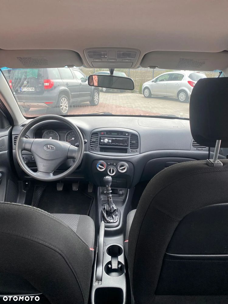 Hyundai Accent 1.4 GL - 13
