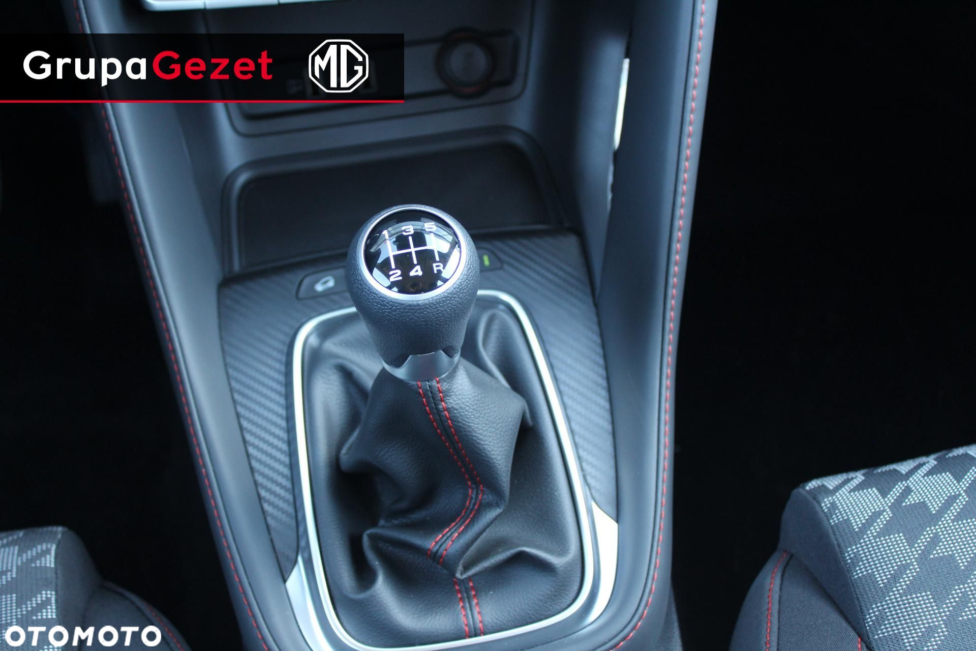 MG ZS - 16