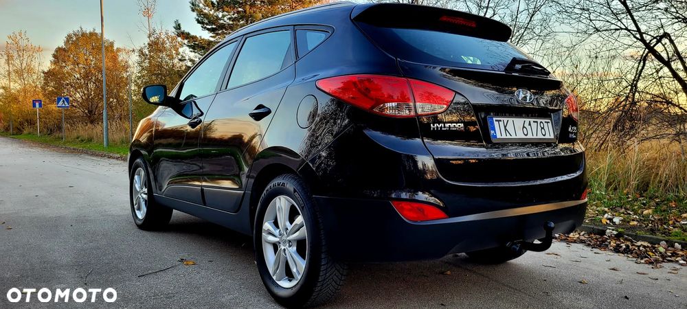 Hyundai ix35 1.7 CRDi 2WD blue Finale Gold - 16