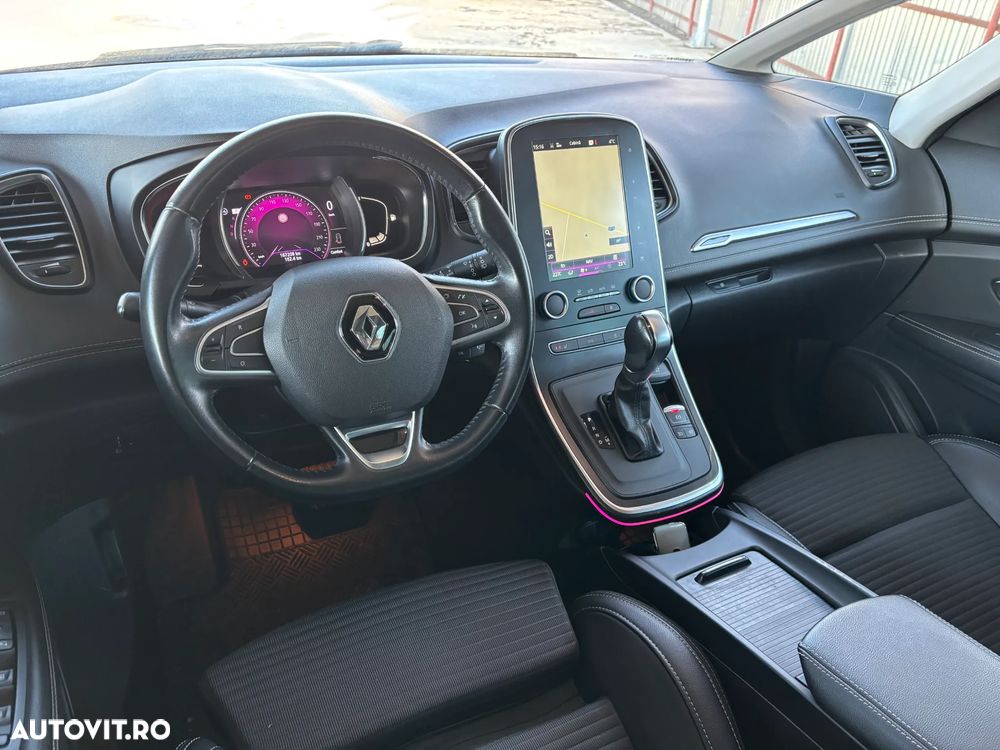 Renault Grand Scenic - 31