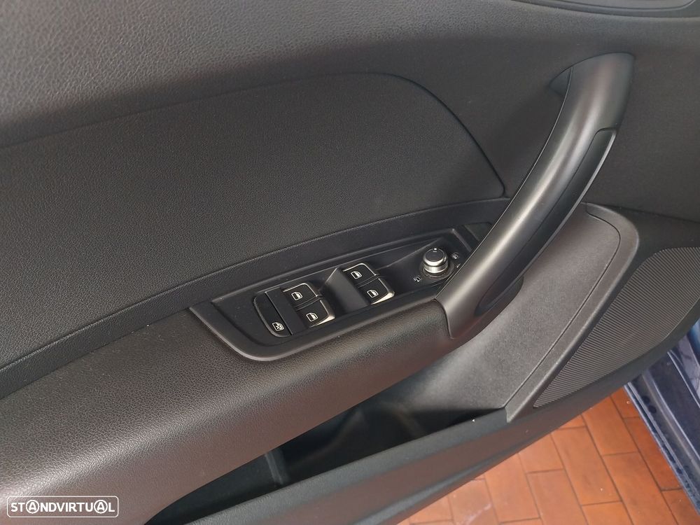 Audi A1 Sportback 1.0 TFSI Design - 4