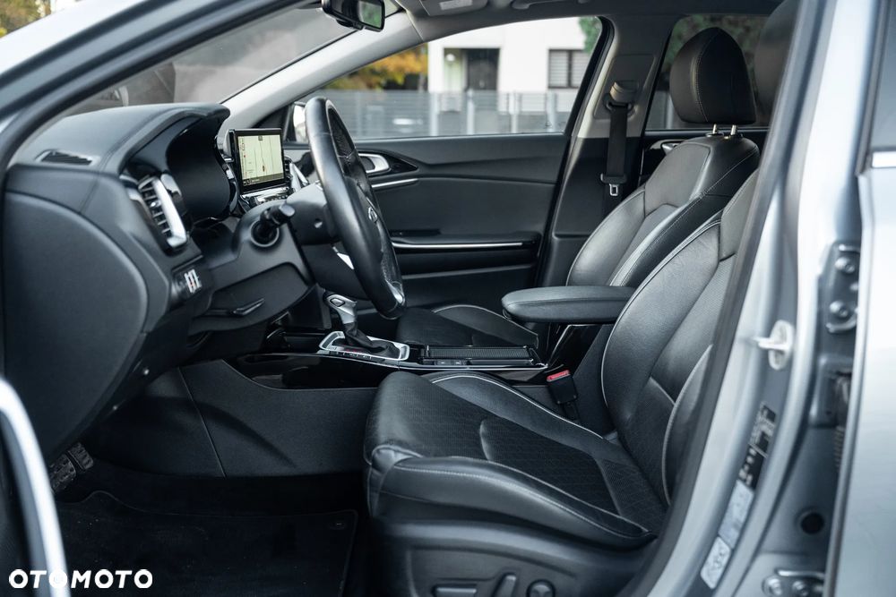 Kia Ceed 1.4 T-GDI DCT OPF Platinum Edition - 17