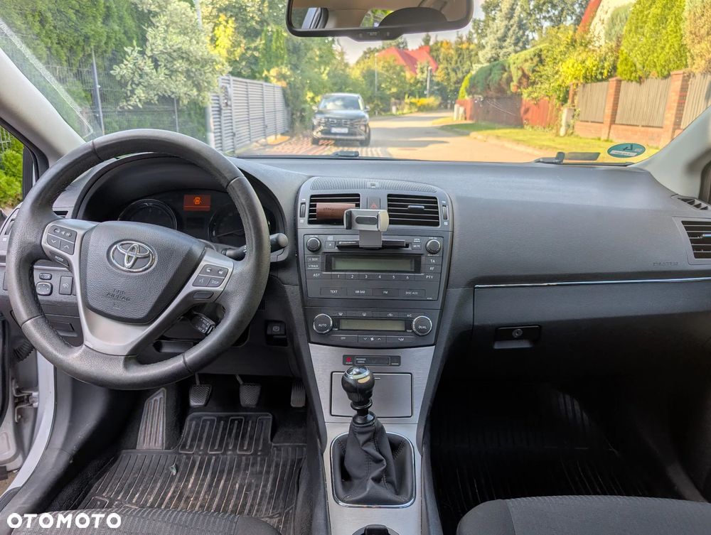 Toyota Avensis 1.8 Sol - 11
