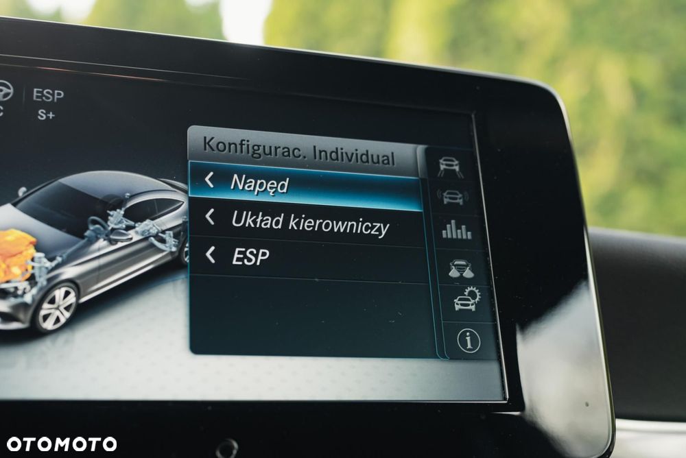 Mercedes-Benz Klasa C 300 9G-TRONIC - 21