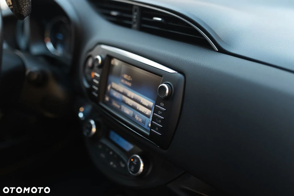 Toyota Yaris Hybrid 100 Premium - 13