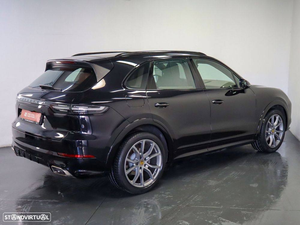 Porsche Cayenne Dakar 84 - 4