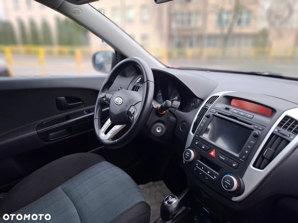 Kia Ceed 1.4 CVVT Dream-Team Edition - 29