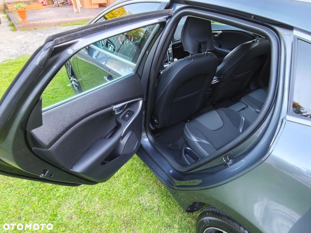 Volvo V40 D2 Momentum - 14
