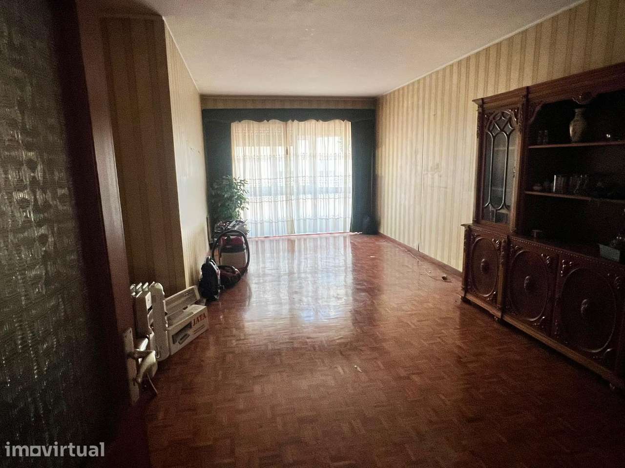 Apartamento T4 no Carvalhido com 3 casas de banho e varanda - Grande imagem: 5/16
