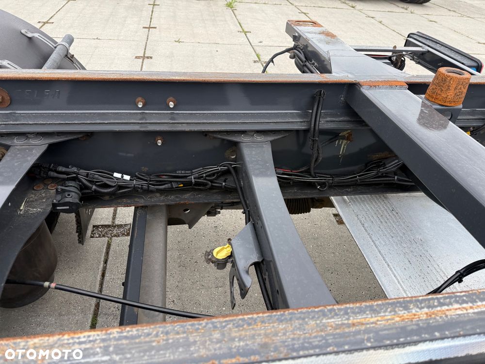 Renault D 380 / POD KONTENERY / WINDA / DO ZABUDOWY / PRZÓD TYŁ PODUSZKA / SYPIALNA / SPROWADZONY / STAN BDB / / / - 17