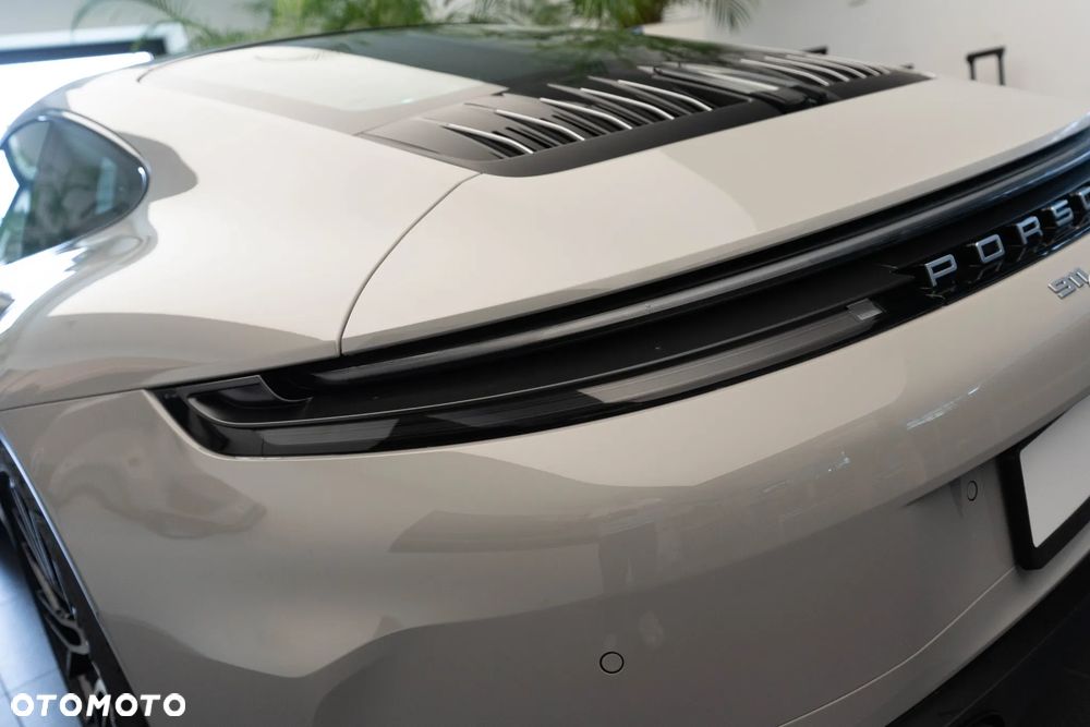 Porsche 911 Carrera 4S - 34