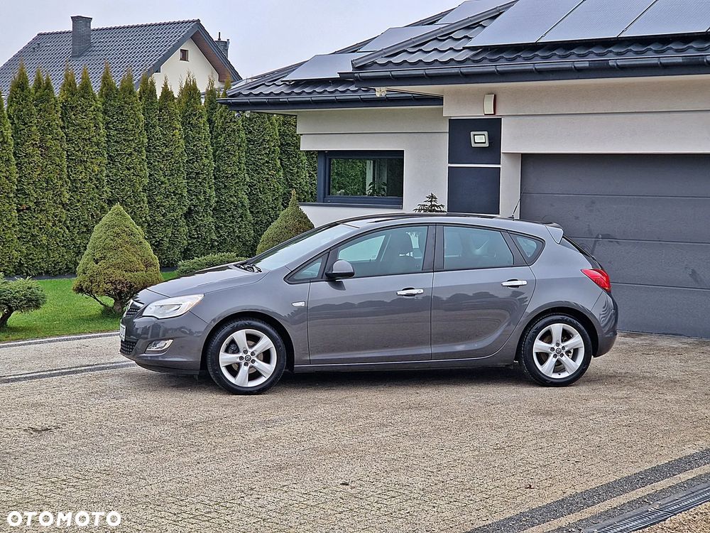 Opel Astra 1.6 Innovation - 1