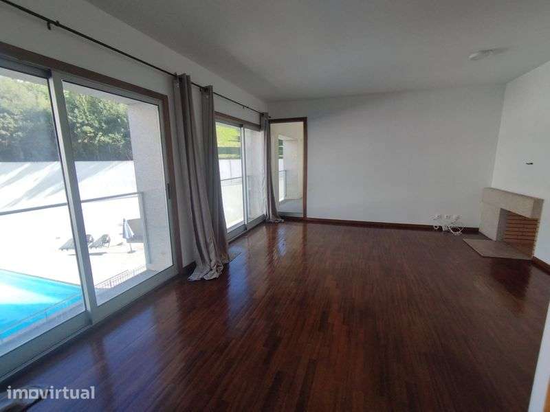 T2 Penafiel varanda e piscina - Grande imagem: 2/8