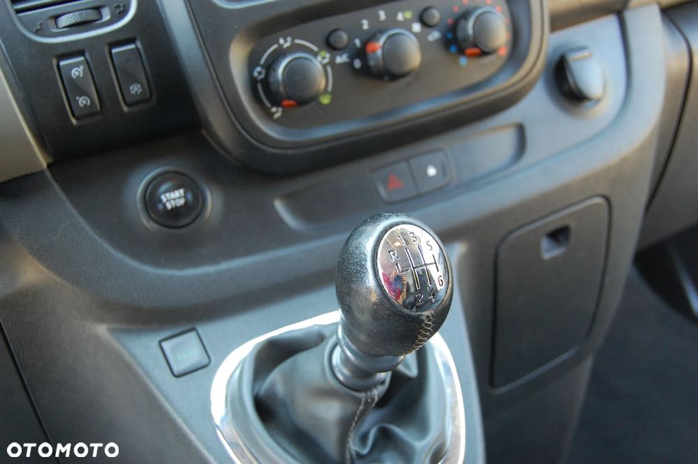 Renault Trafic Vivaro NV300 - 24