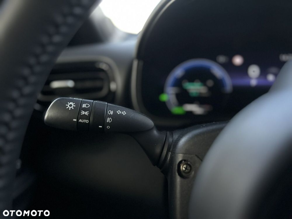 Toyota Yaris Hybrid 1.5 Executive - 28
