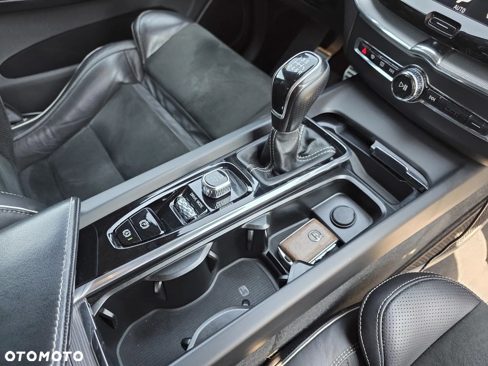 Volvo XC 60 D3 SCR R-Design - 41