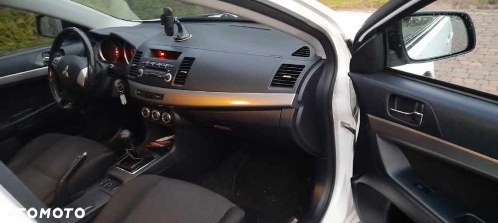 Mitsubishi Lancer 1.6 ClearTec Inform - 12