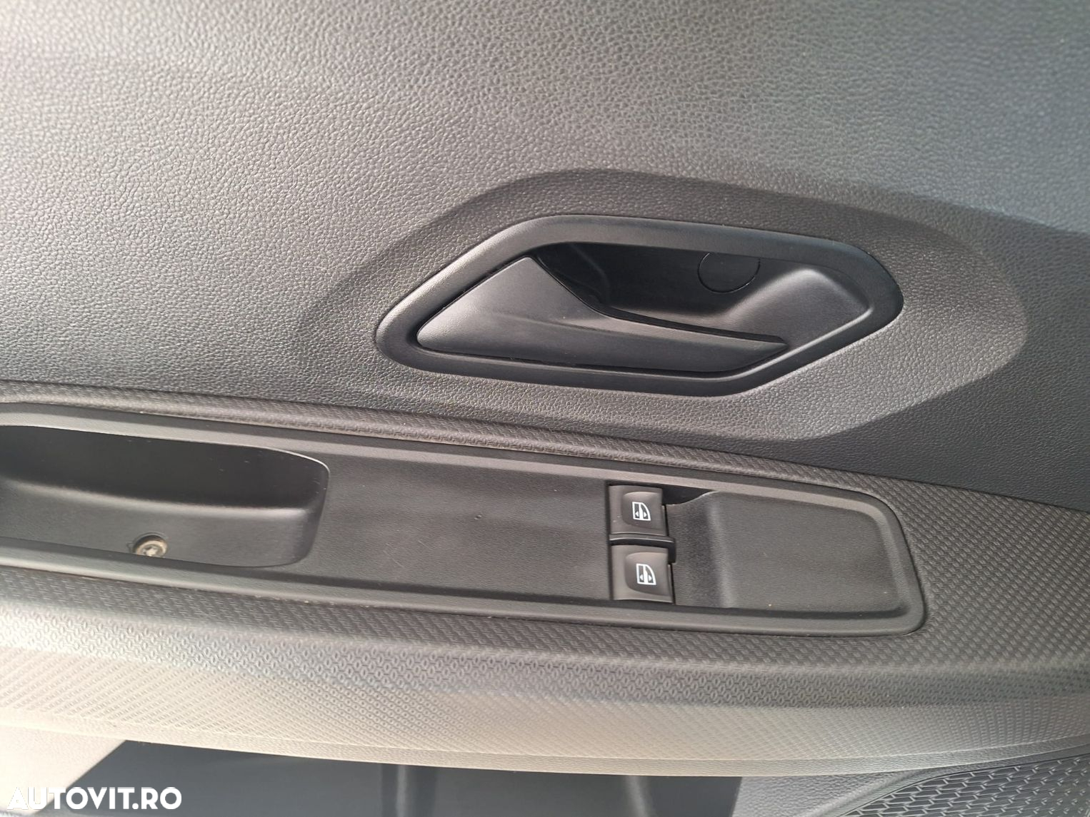 Dacia Logan TCe 90 Essential - 9