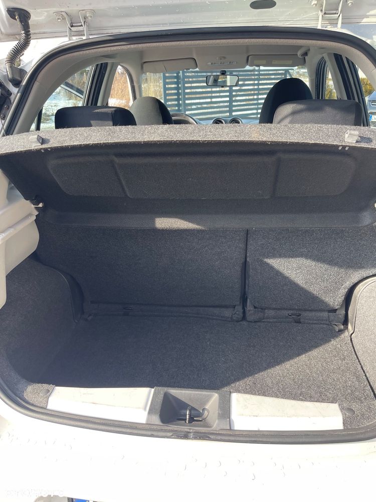 Nissan Micra 1.2 Bild der Frau - 16
