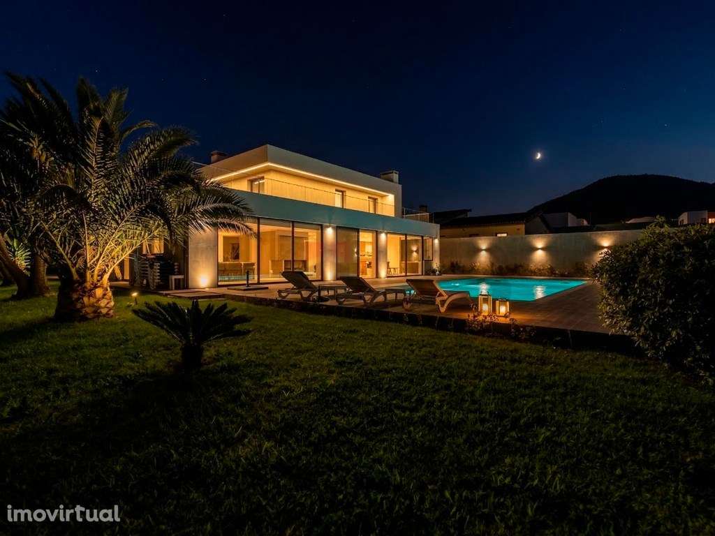 Moradia T4 de Luxo | Piscina de Sal | Lote 2.204m² | Pico da Pedra,... - Grande imagem: 3/60