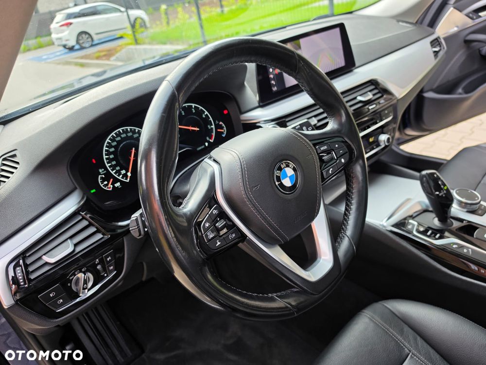 BMW Seria 5 530d Sport Line - 25