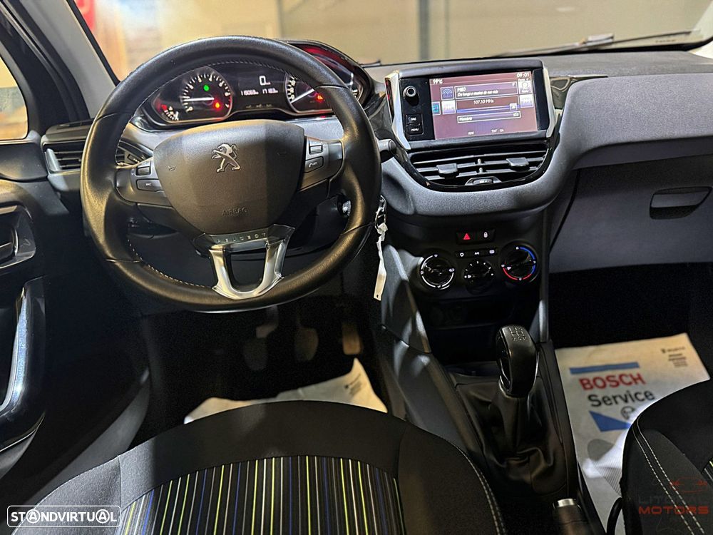 Peugeot 208 1.2 PureTech Style - 19