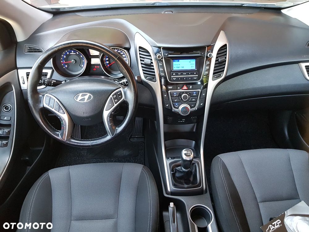 Hyundai i30 blue 1.4 YES Silver - 25