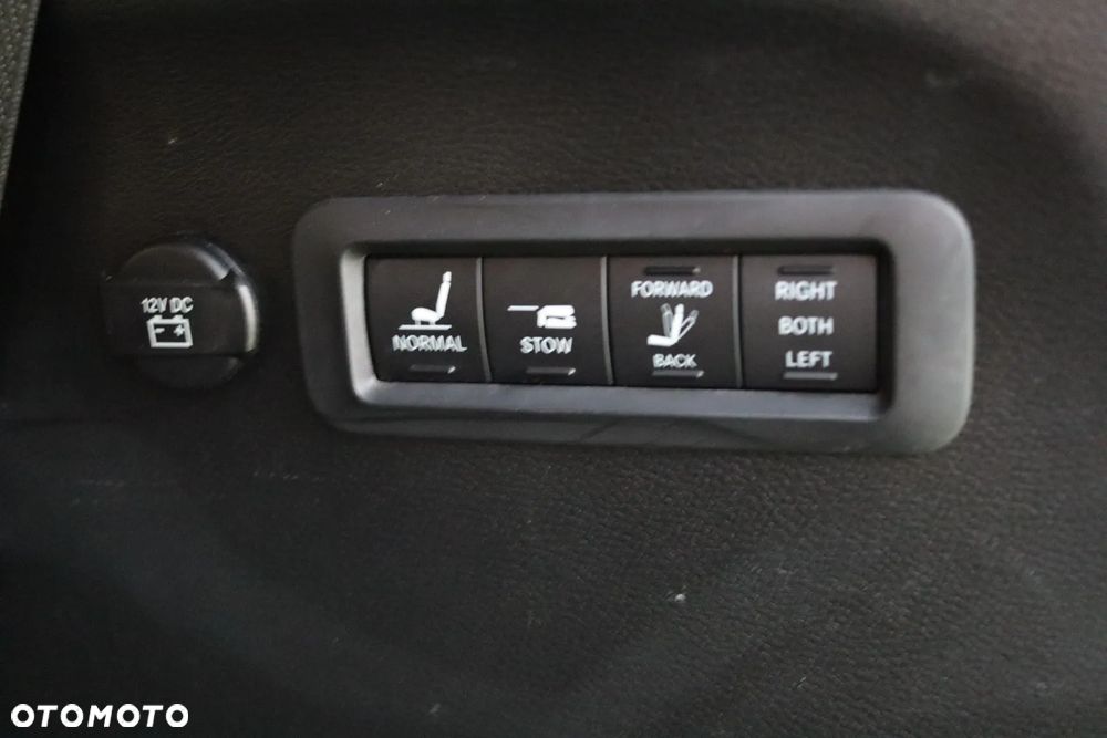 Chrysler Pacifica - 28