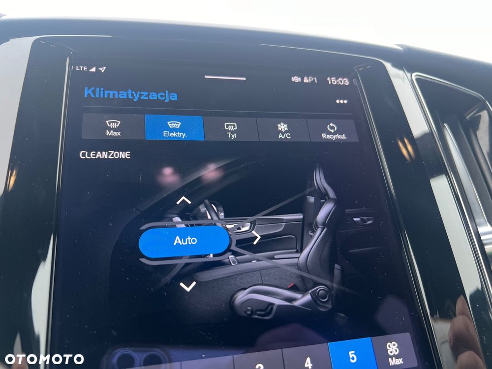 Volvo XC 60 B4 D AWD Plus Dark - 32