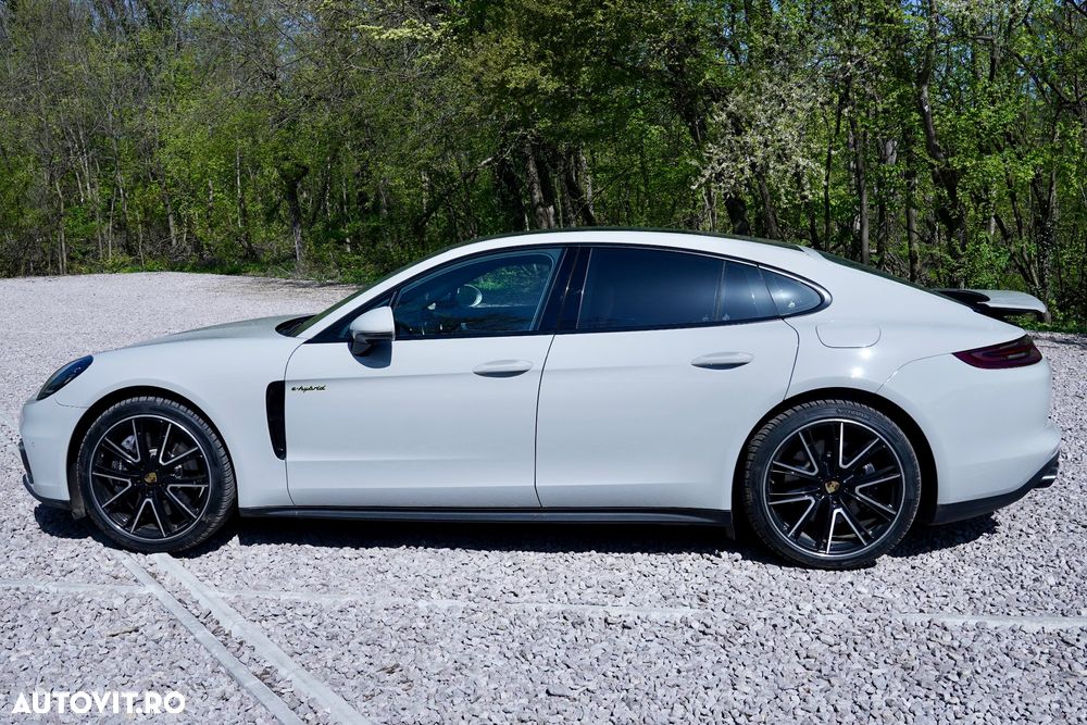 Porsche Panamera 4 E-Hybrid - 4