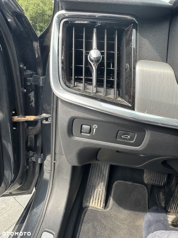 Volvo V90 D4 SCR Momentum Pro - 3