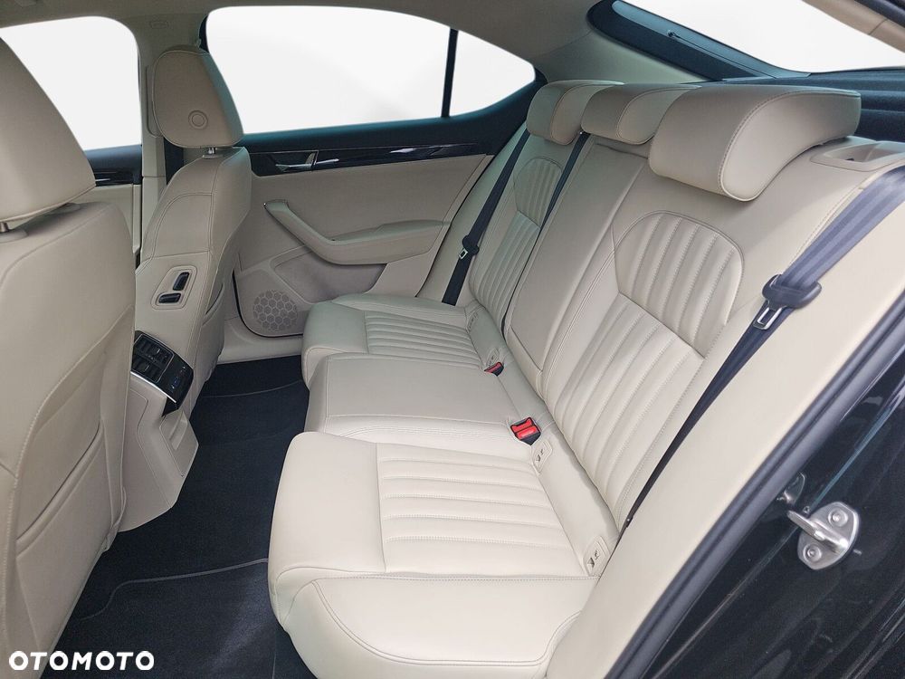 Skoda Superb 2.0 TDI SCR L&K DSG - 9