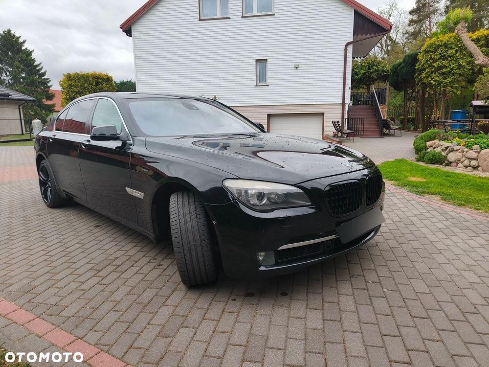 BMW Seria 7 740i L - 8
